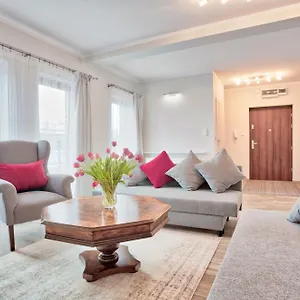https://family-apartment-by-tyzenhauz.krakowhotelspoland.com